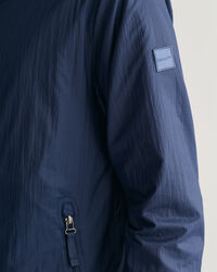 Casaco Windbreaker leve compact&aacute;vel