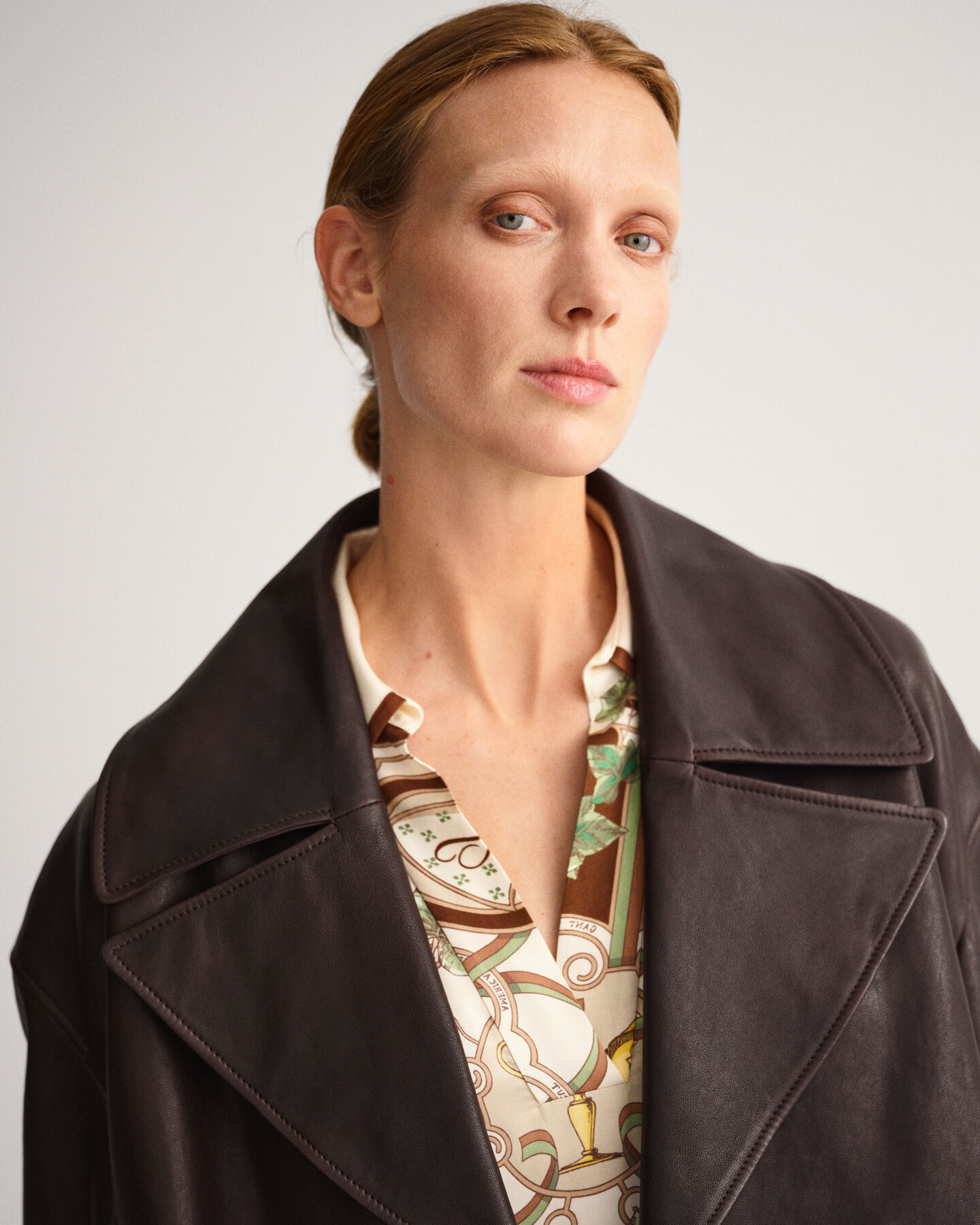 Casaco curto em pele