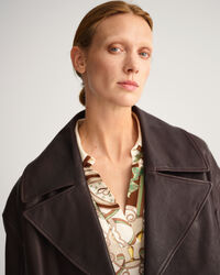 Casaco curto em pele