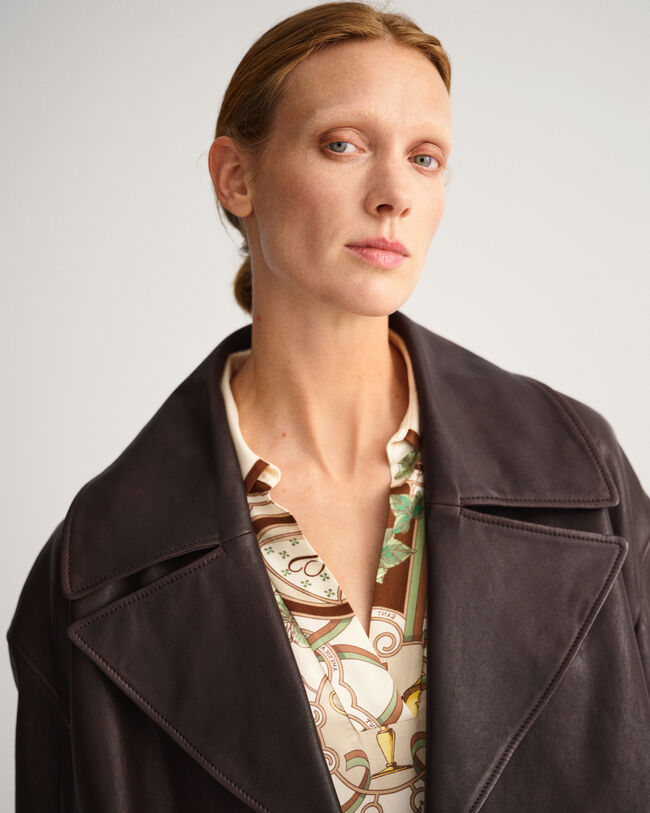 Casaco curto em pele