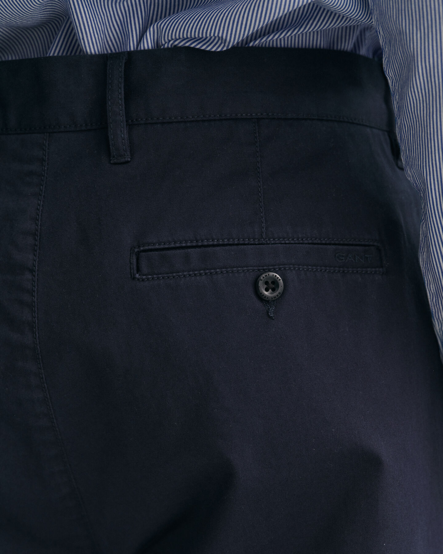 Cal&ccedil;as chino em sarja com pregas slim fit