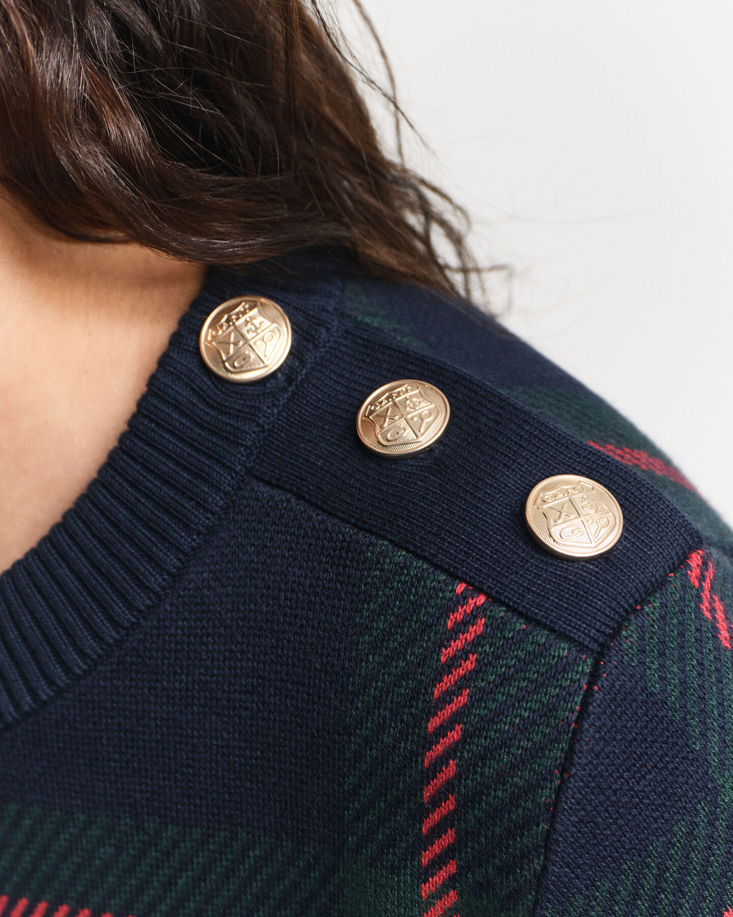 Vestido com decote redondo e padrão de xadrez