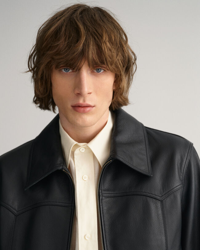 Blusão em pele curto