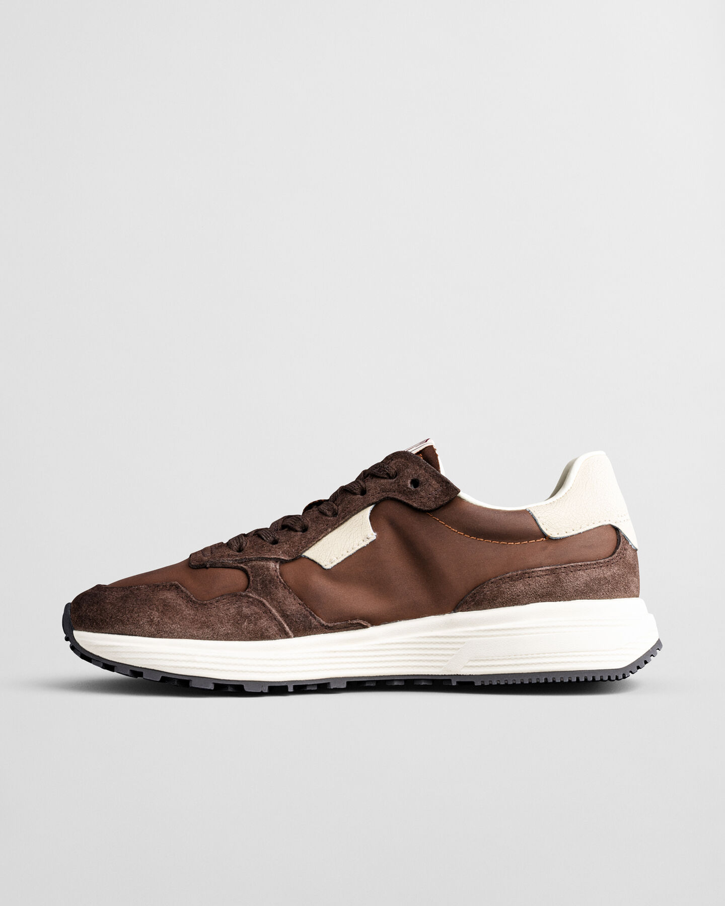 Ténis em nylon e camurça Beywin