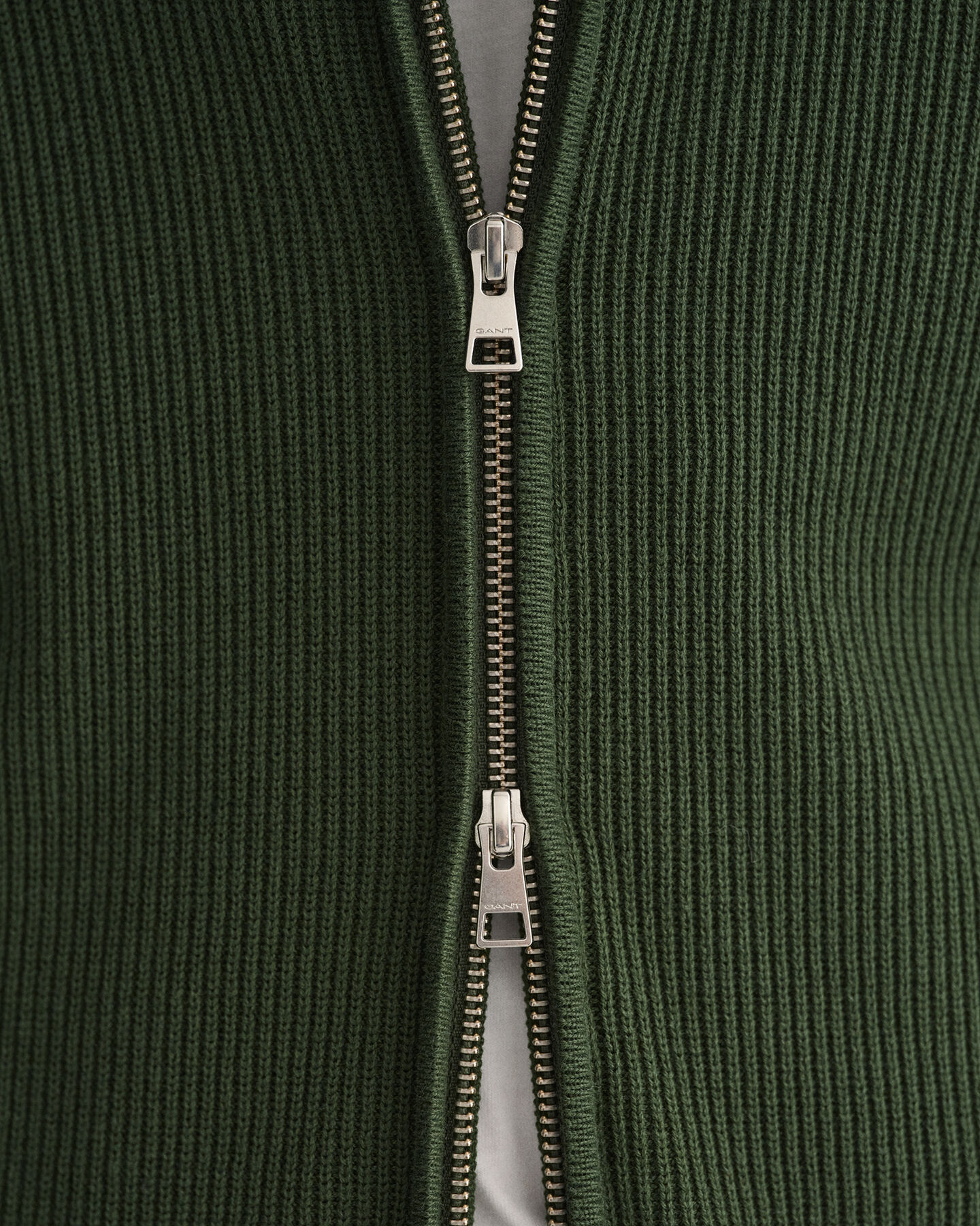 Casaco em malha canelada com fecho Texture