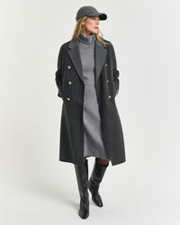 Vestido com gola alta e detalhe de malha