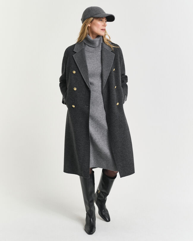 Vestido com gola alta e detalhe de malha