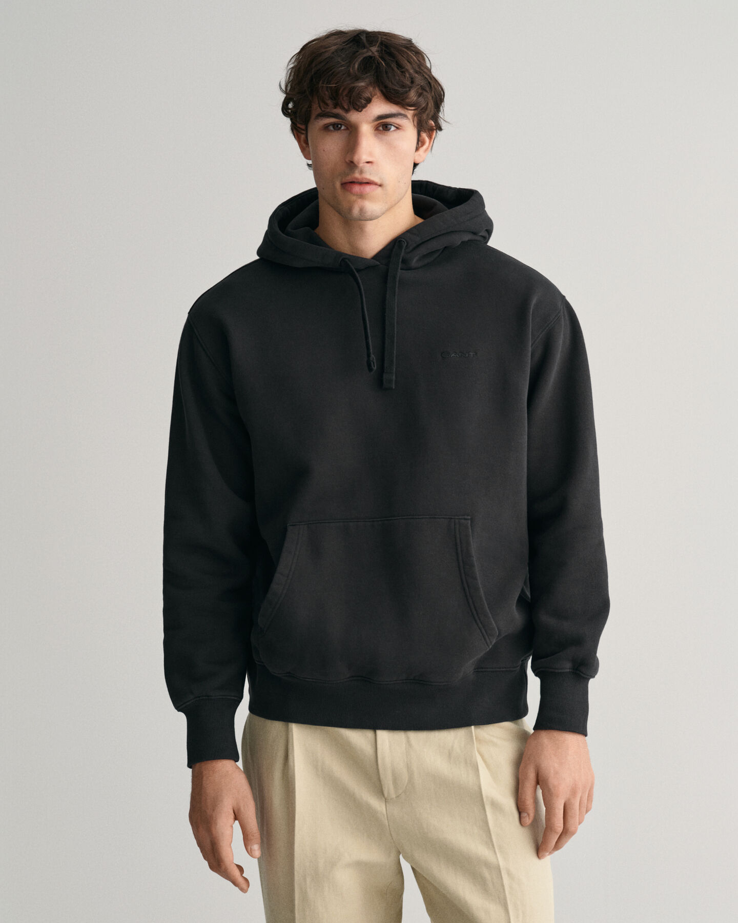 Sweatshirt com capuz e log&oacute;tipo GANT