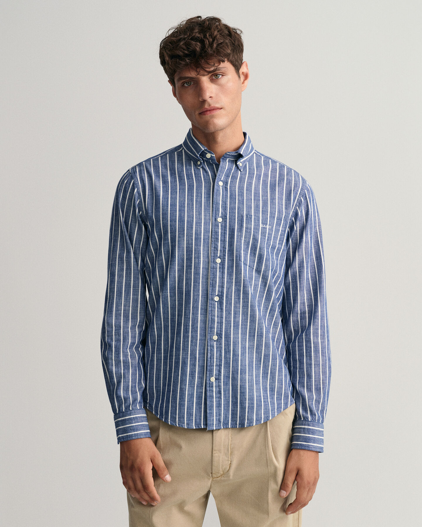 Camisa em chambray às riscas regular fit
