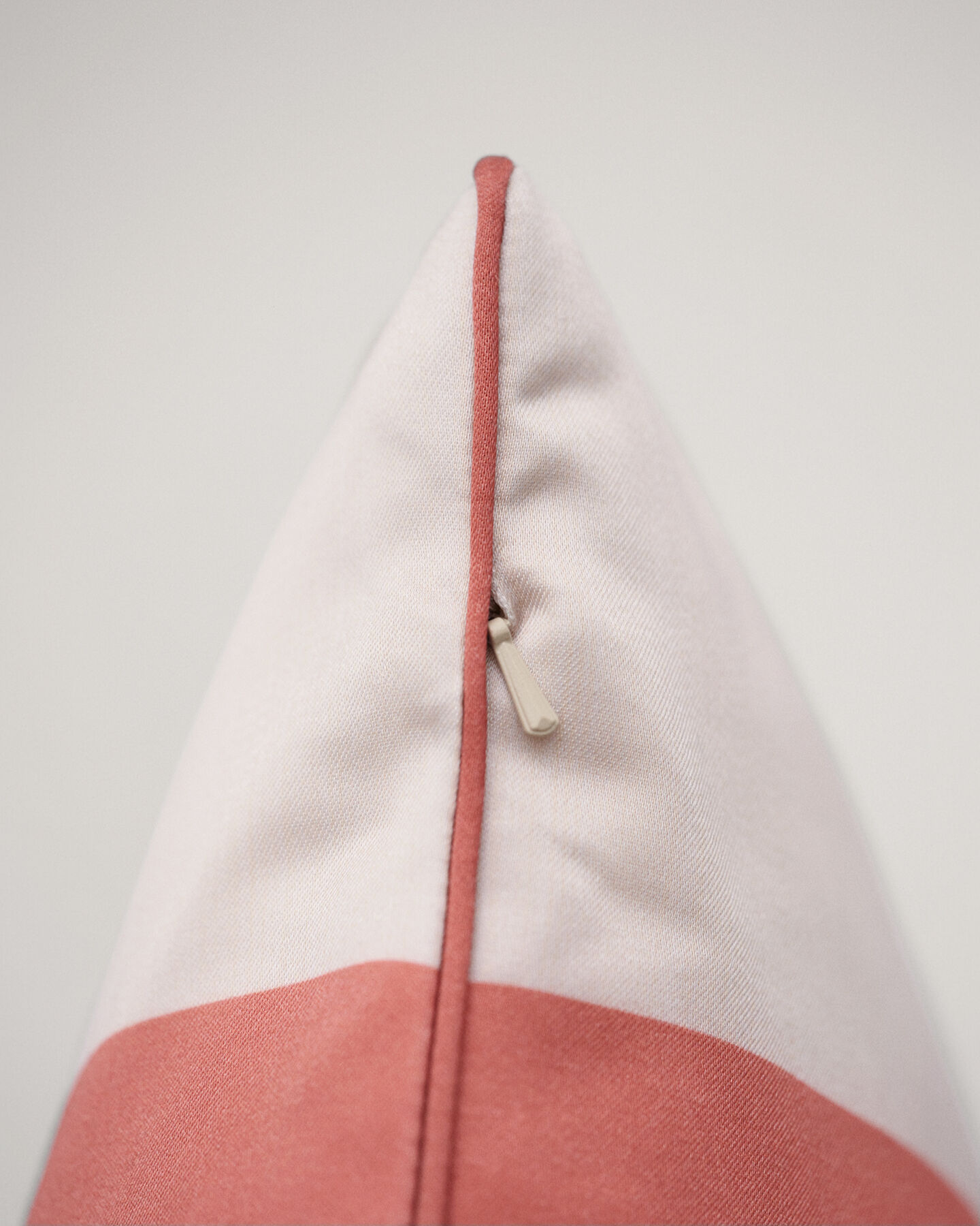 Almofada às riscas Bold