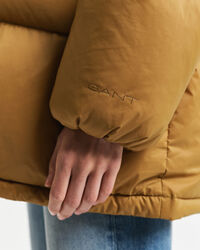 Blusão de penas com comprimento médio