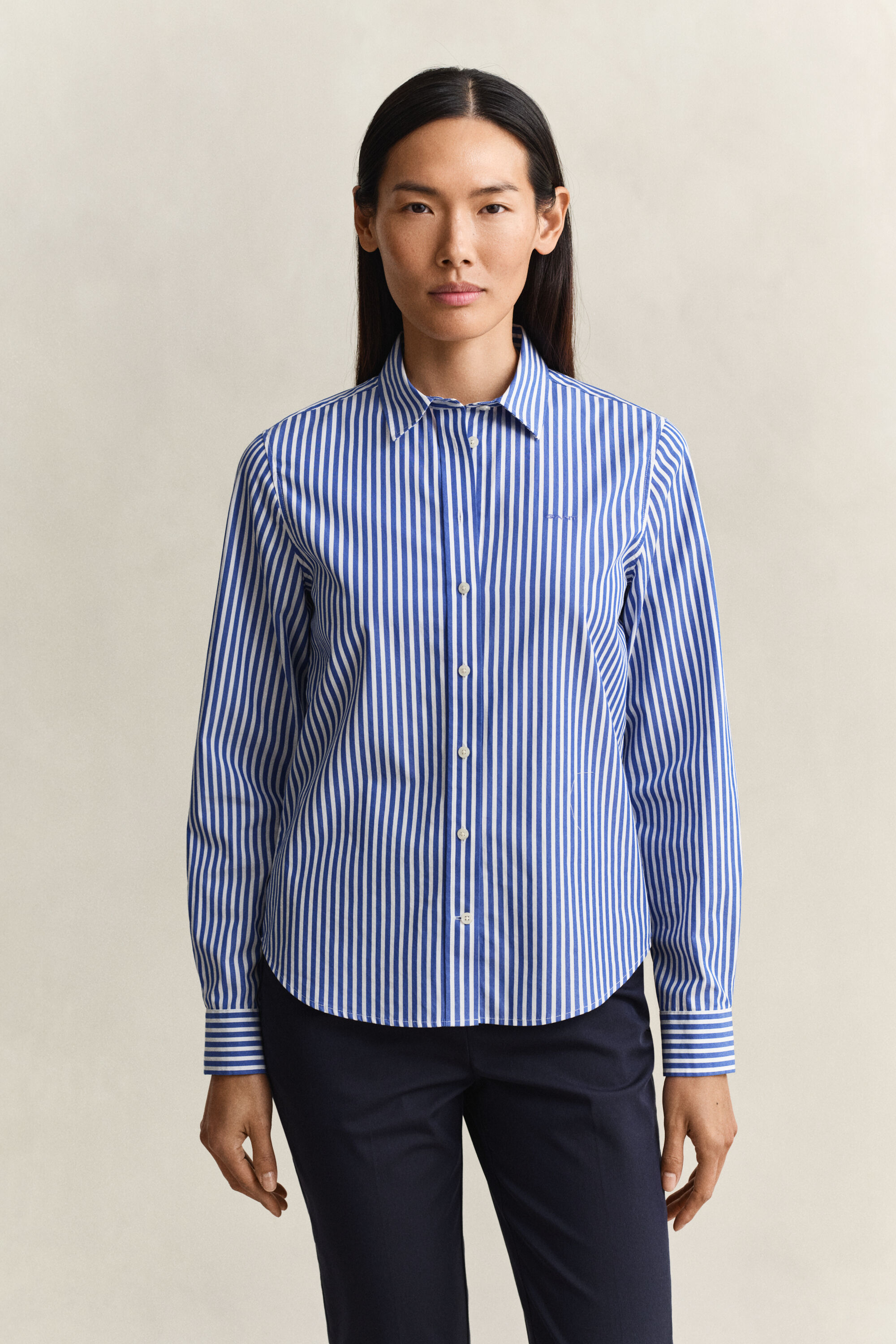 Camisa em popelina às riscas clássica regular fit