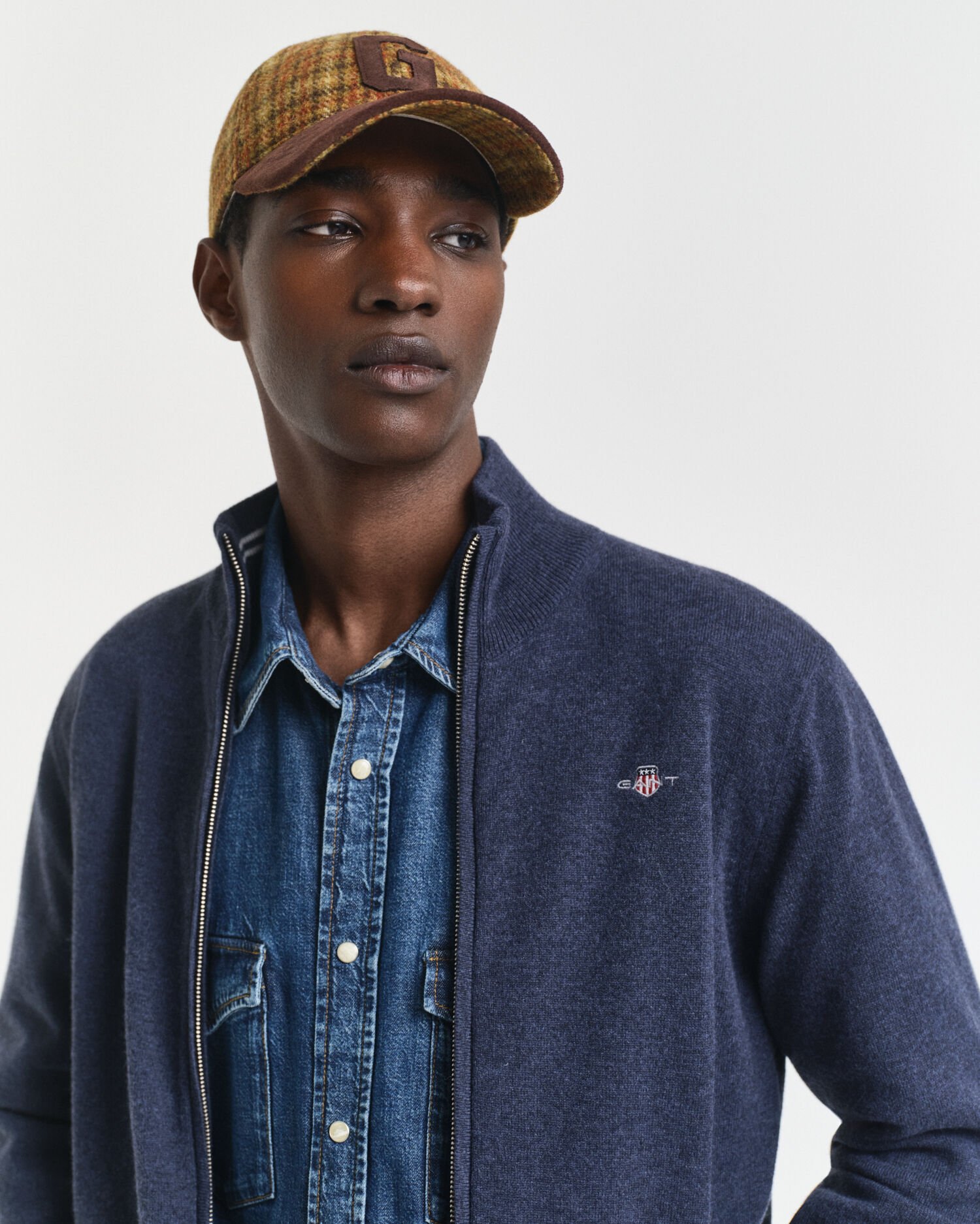 Casaco de malha com fecho em lã extrafina