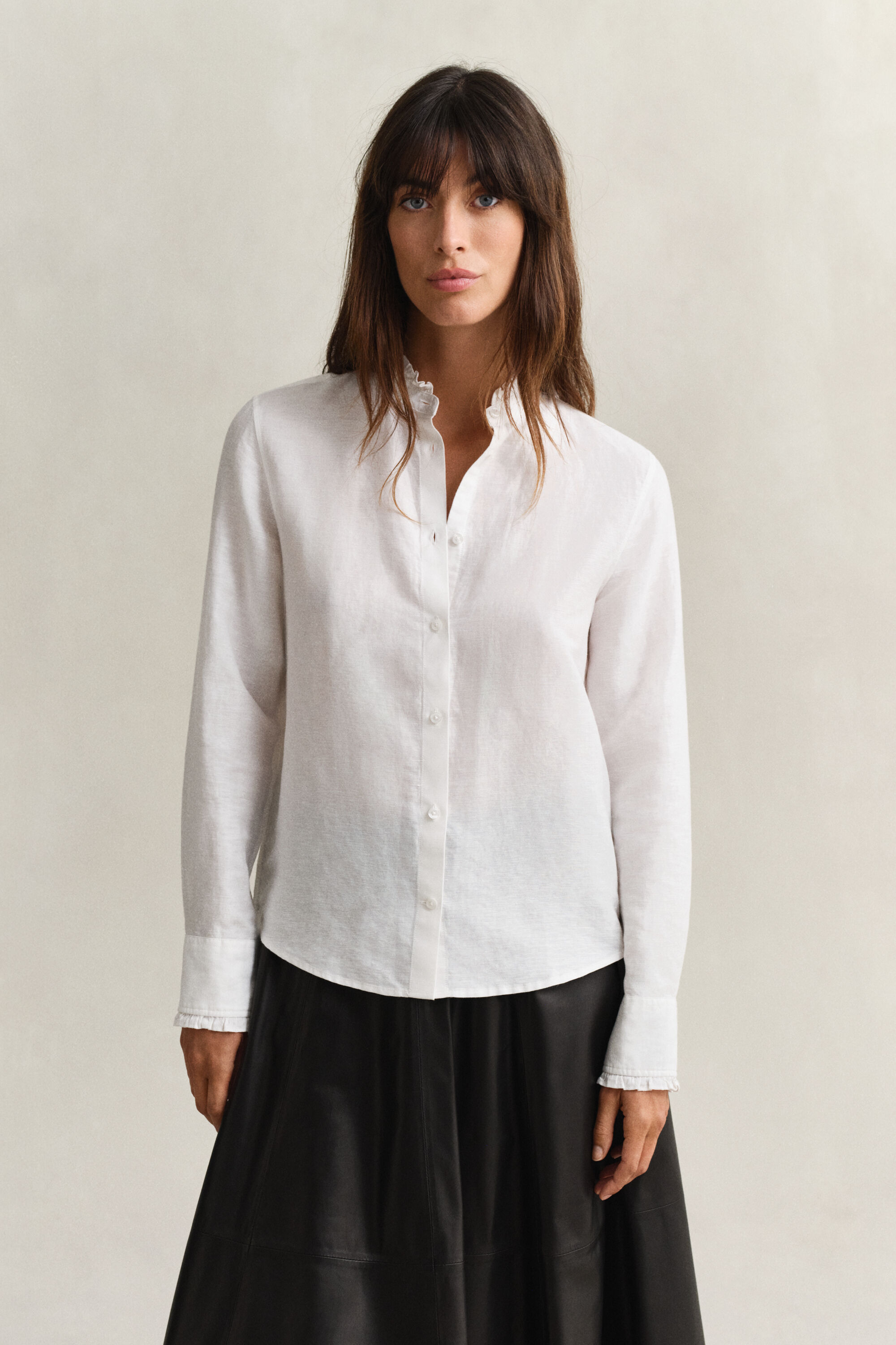 Blusa em mistura de linho com folhos
