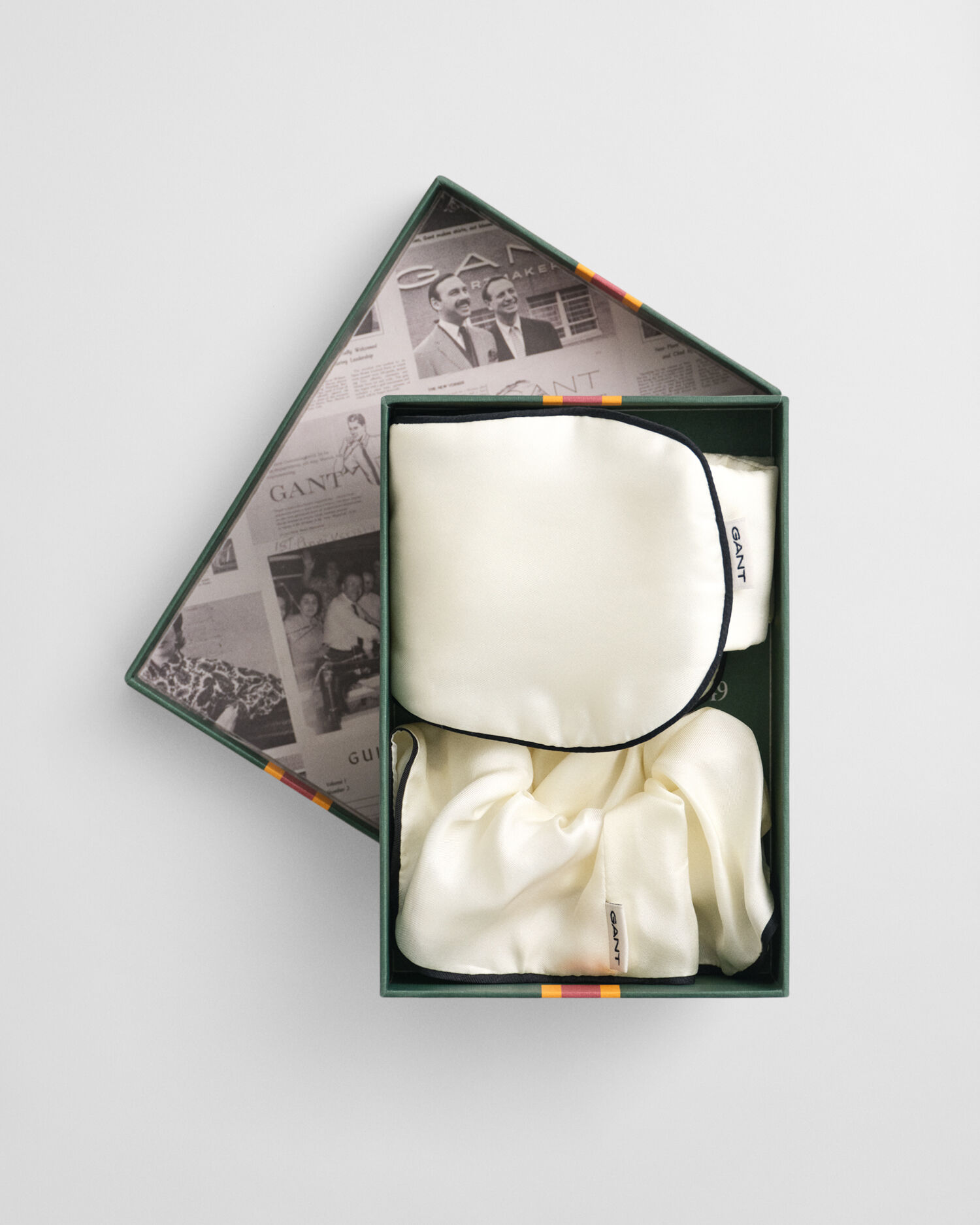 Conjunto de oferta com máscara para dormir e scrunchie em seda