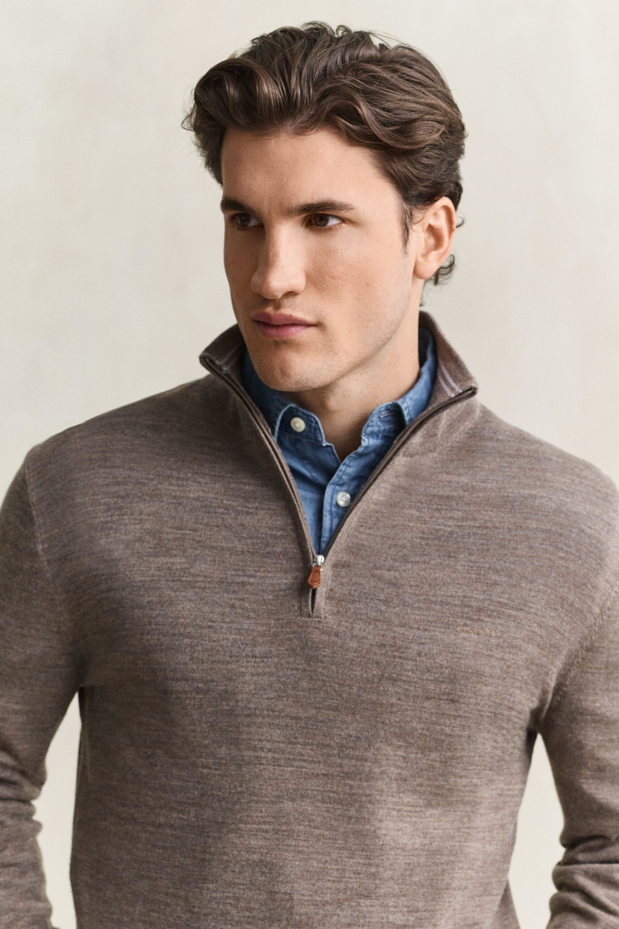 Camisola de malha com meio fecho de correr em lã de merino