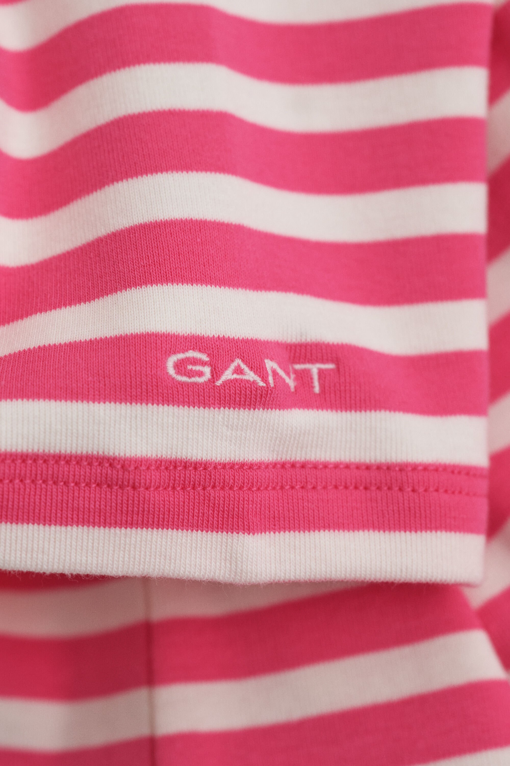 T-shirt canelada às riscas