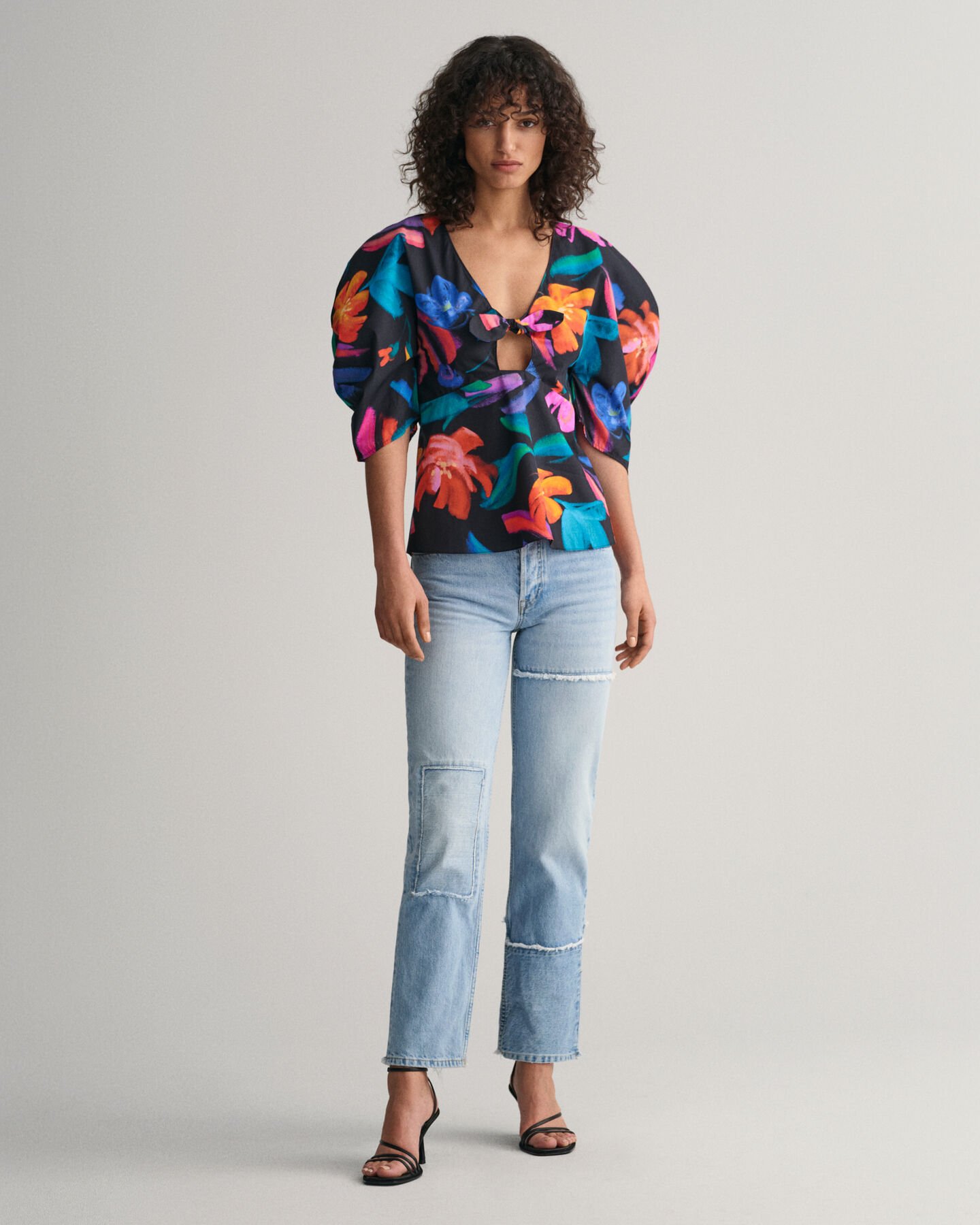 Blusa com mangas volumosas e estampado Floral
