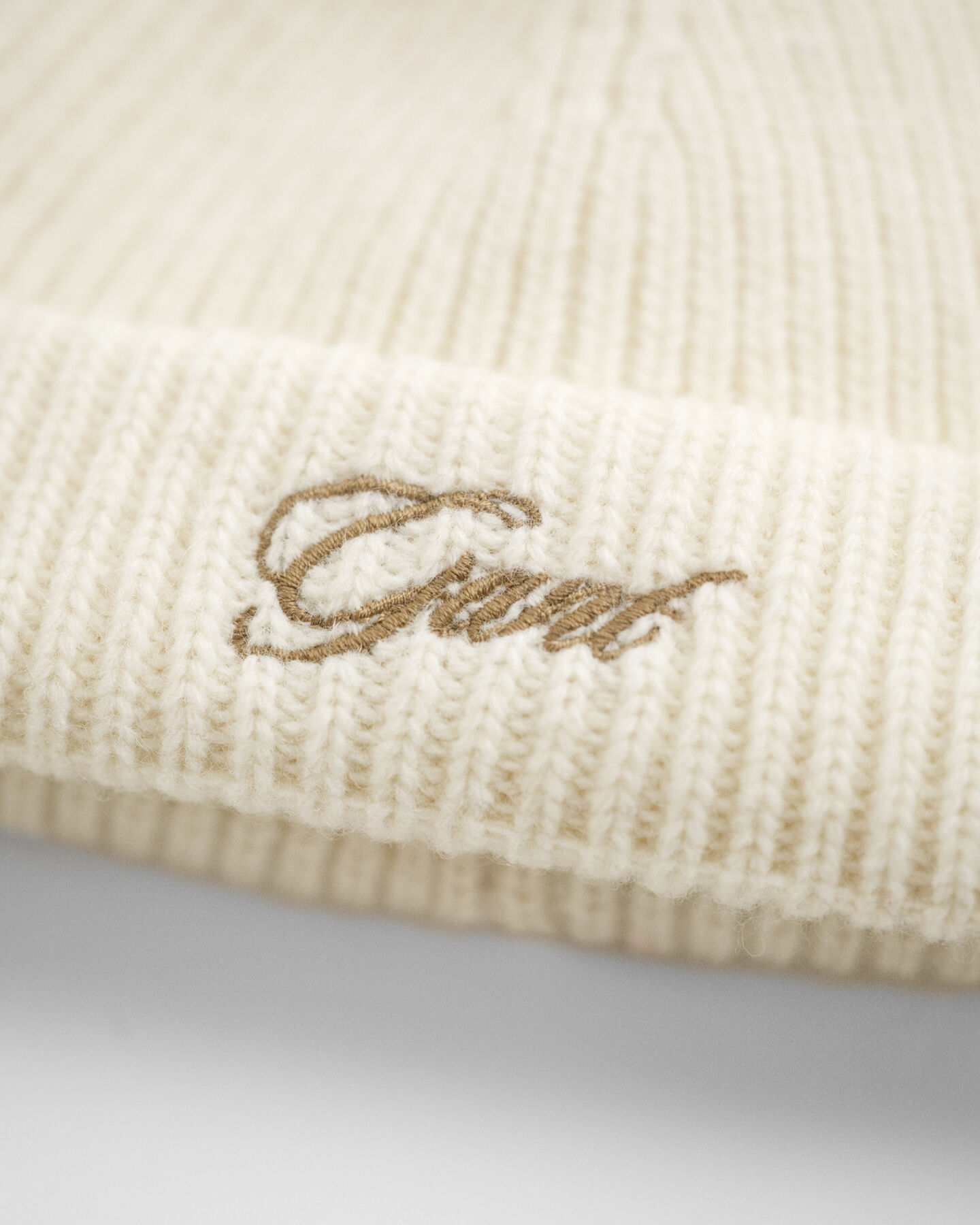 Gorro com pompom e abas para orelhas Baby