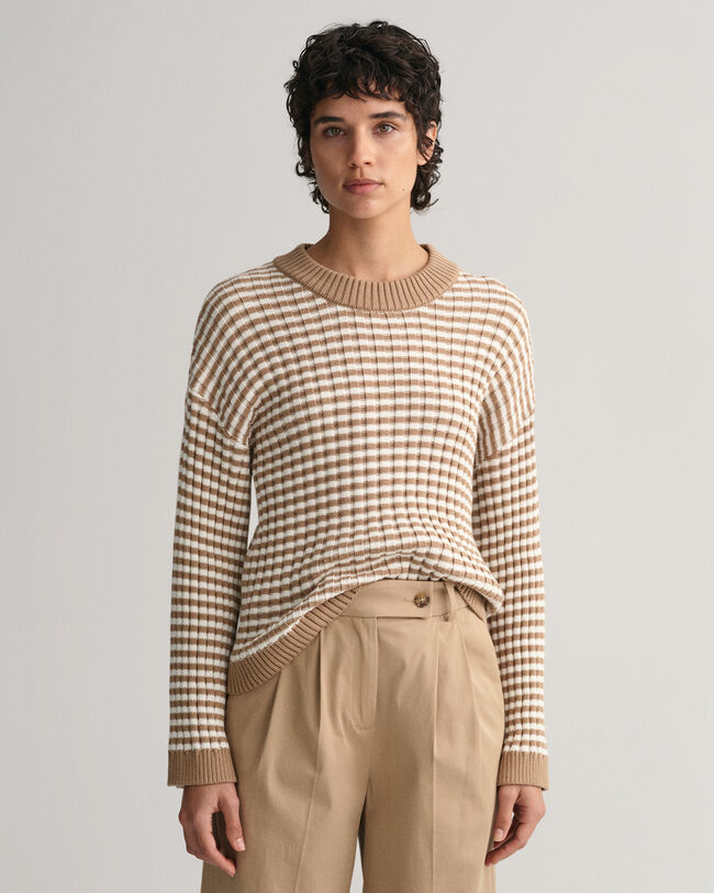 Pulover com decote redondo em malha de algod&atilde;o &agrave;s riscas