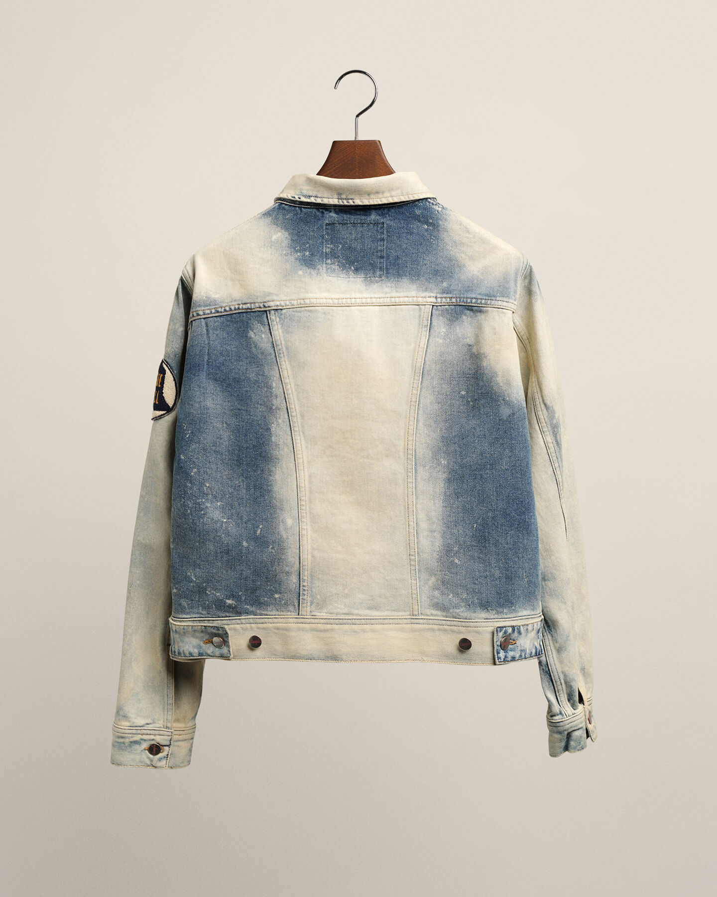 Blusão em ganga desbotada Wrangler x GANT