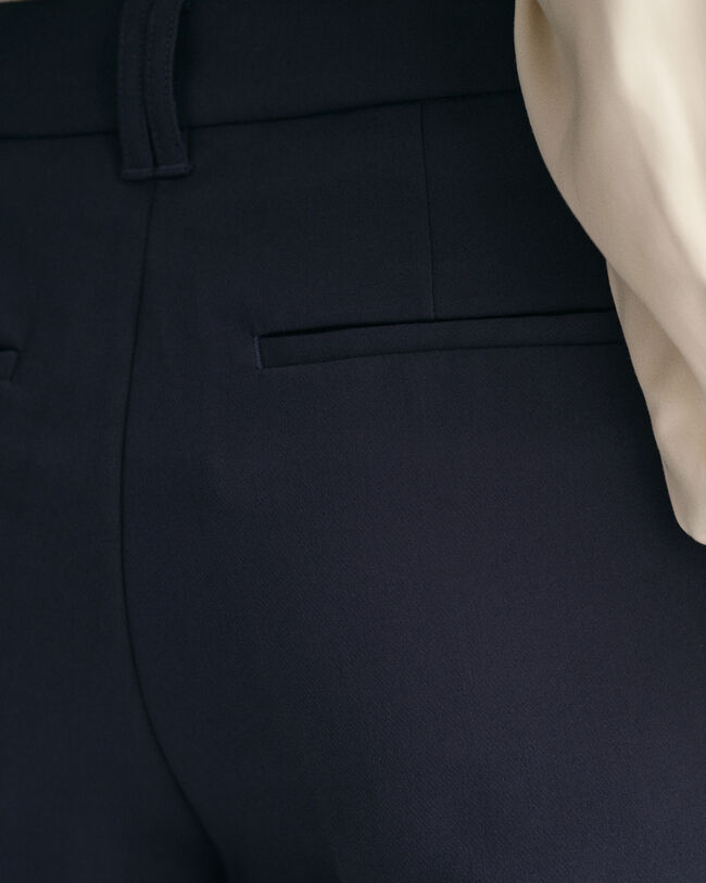 Calças evasê slim fit