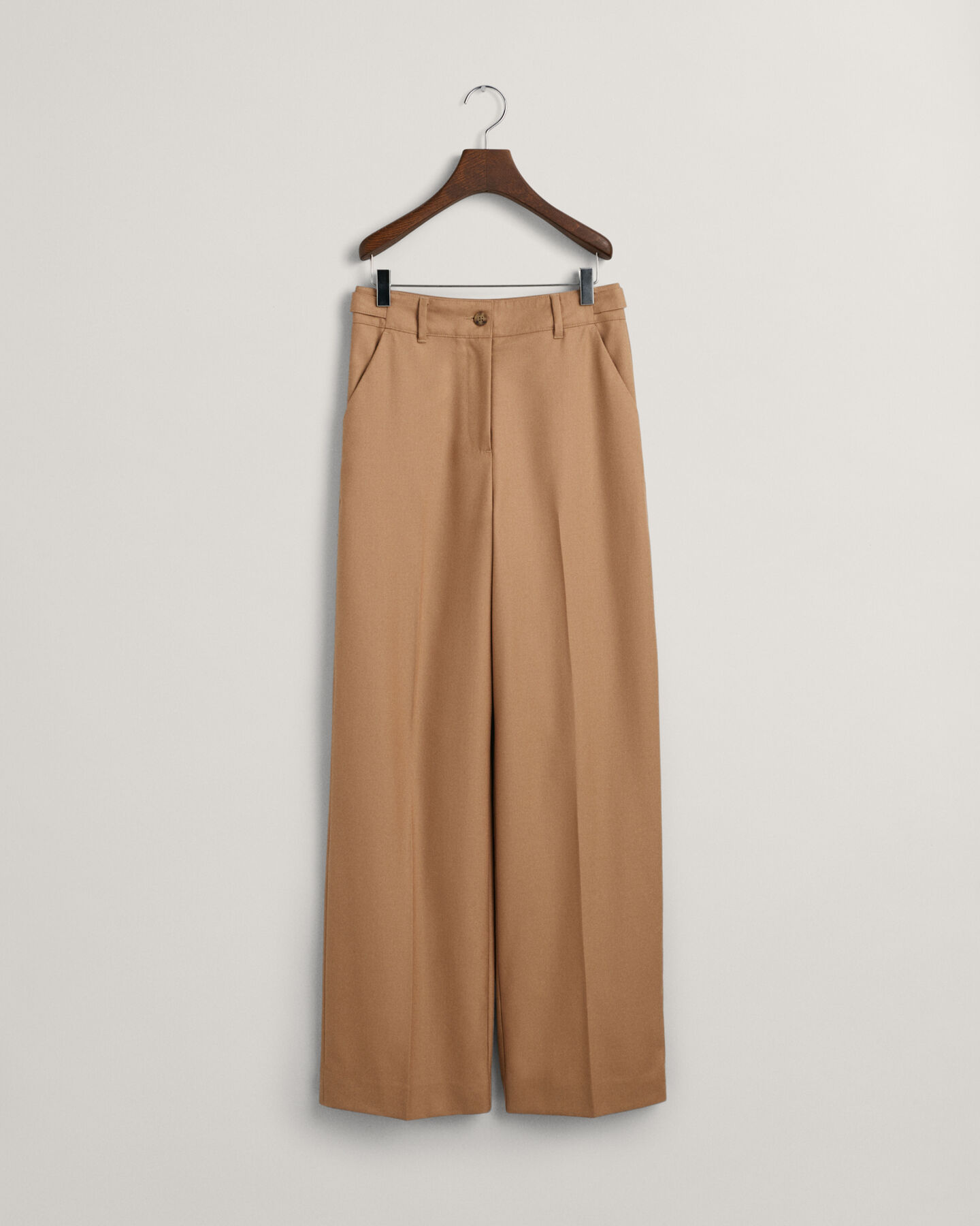 Calças com perna a direito e cintura subida