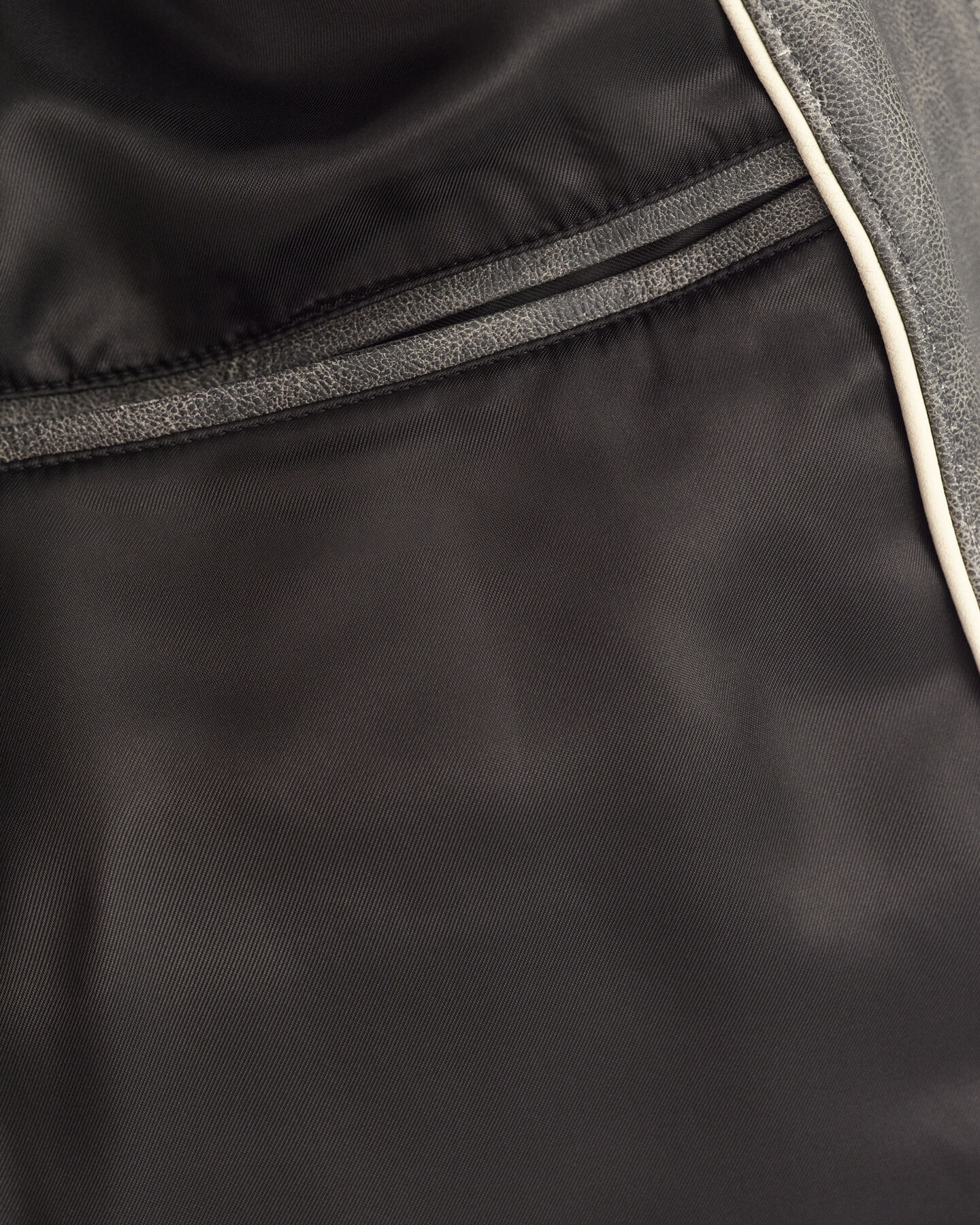 GANT Varsity Jacket em pele