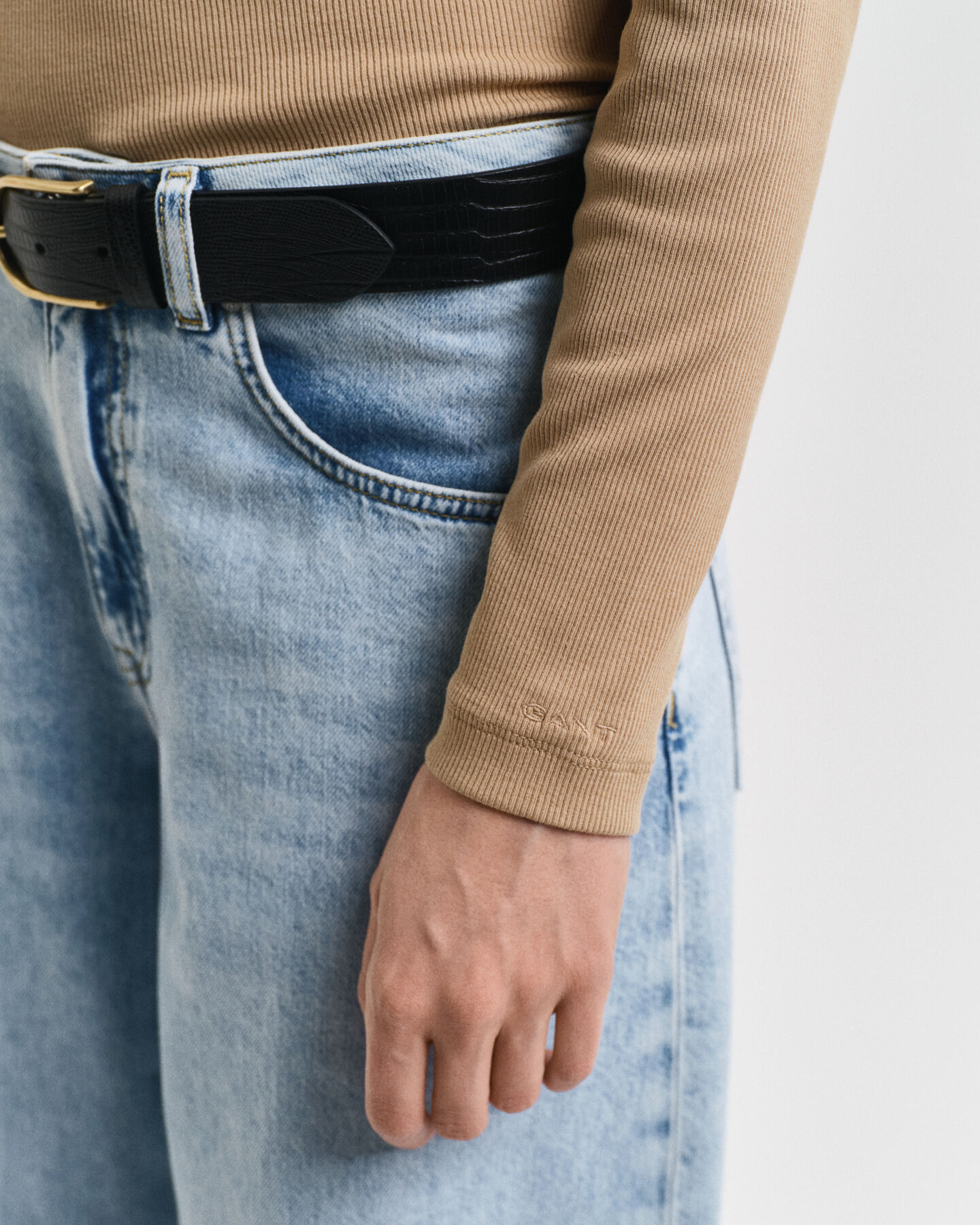 Camisola de manga comprida canelada com gola alta