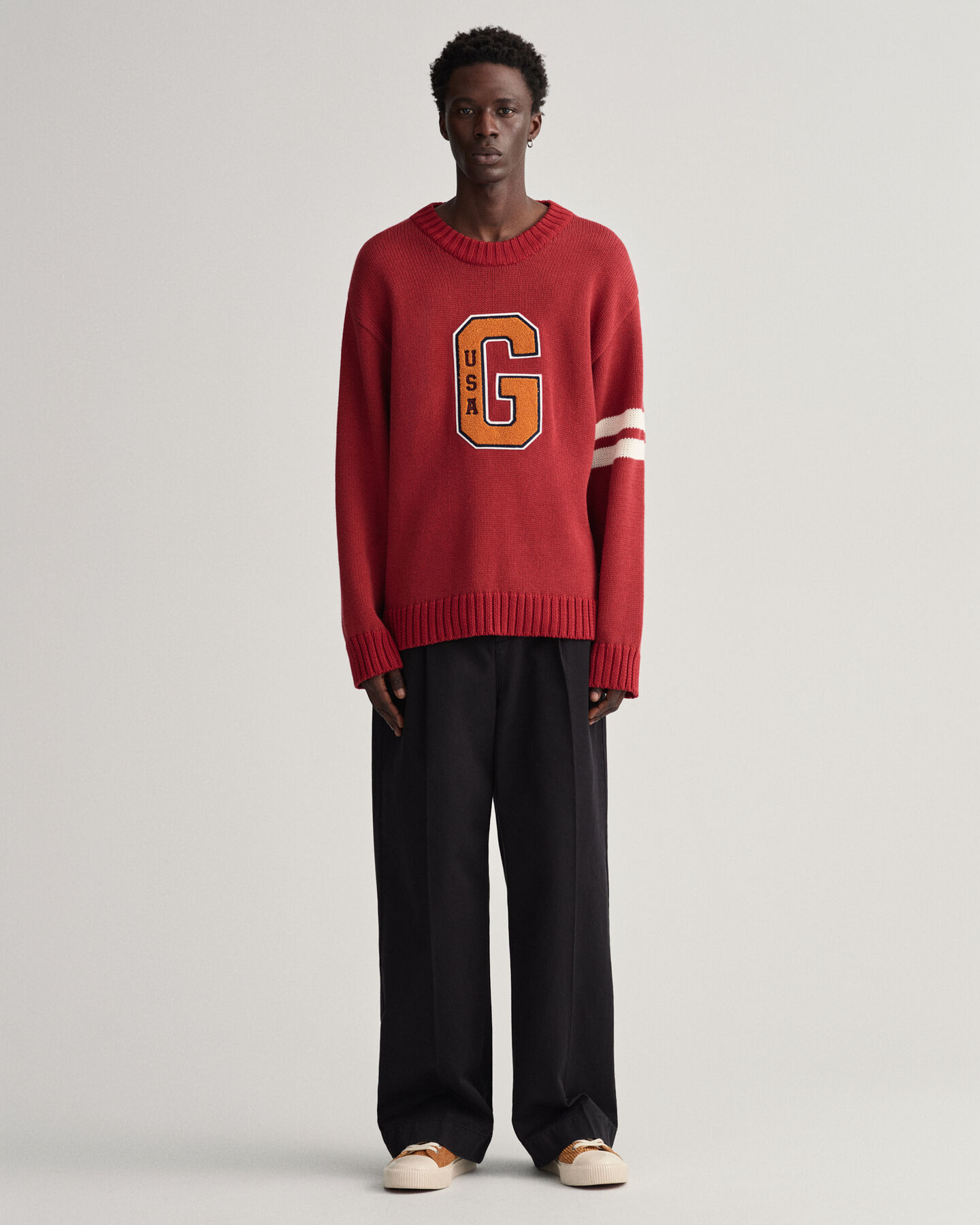 Cal&ccedil;as chino volumosas com pregas