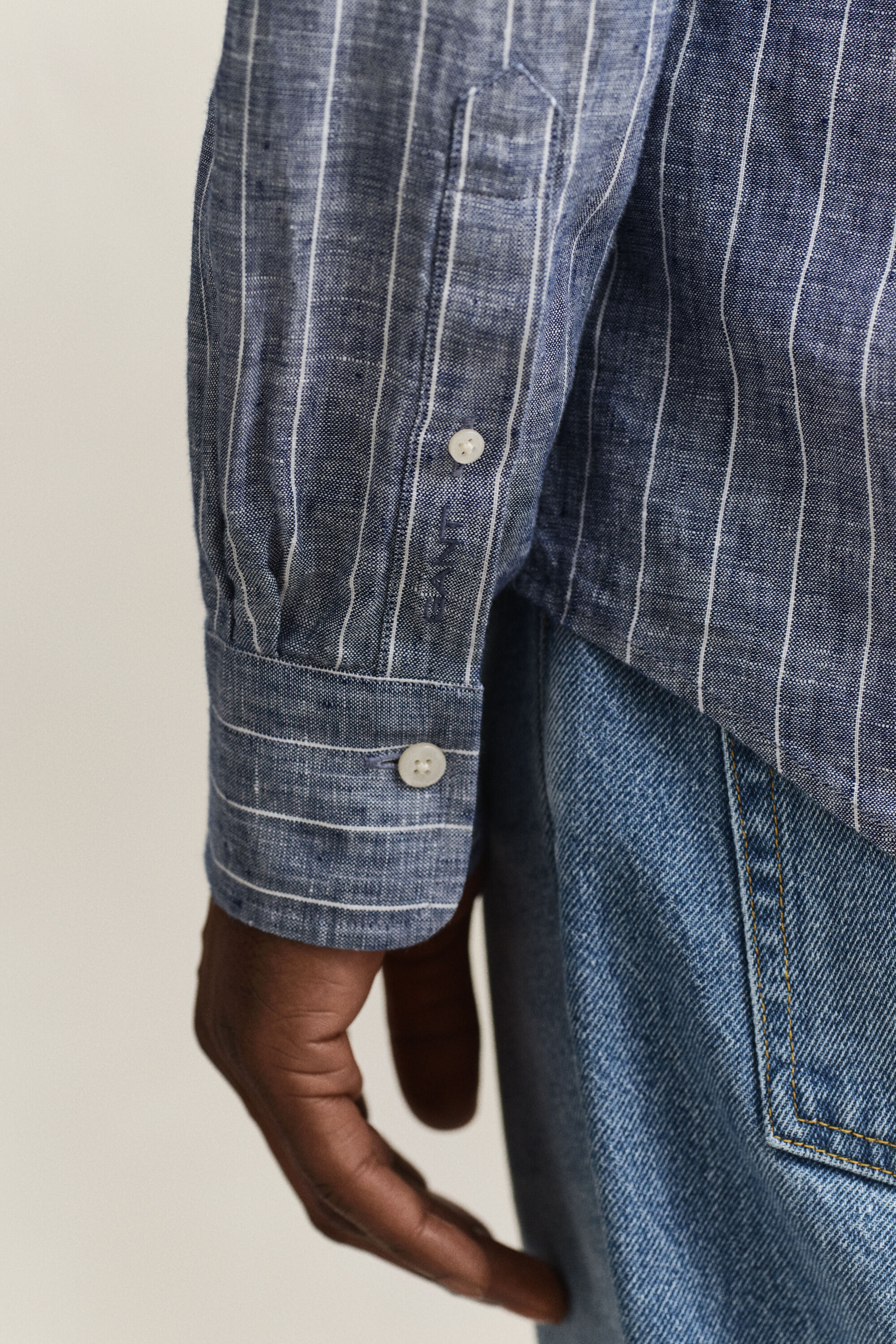 Camisa de linho às riscas