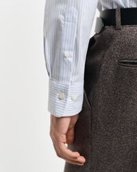 Camisa em popelina às riscas slim fit