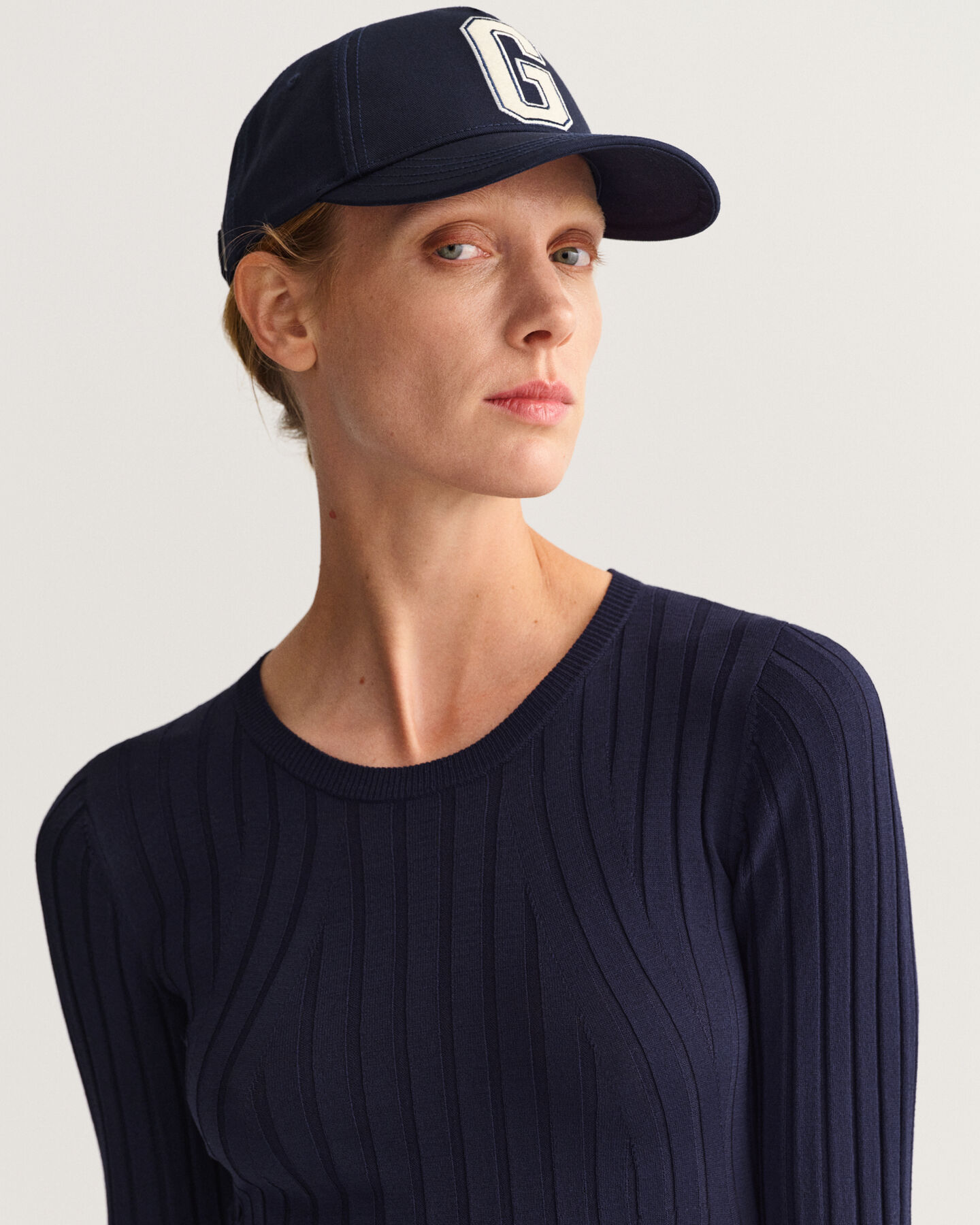 Vestido com decote redondo em canelado