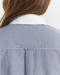 Camisa às riscas com colarinho contrastante oversized