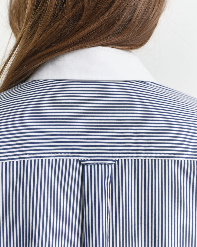 Camisa às riscas com colarinho contrastante oversized