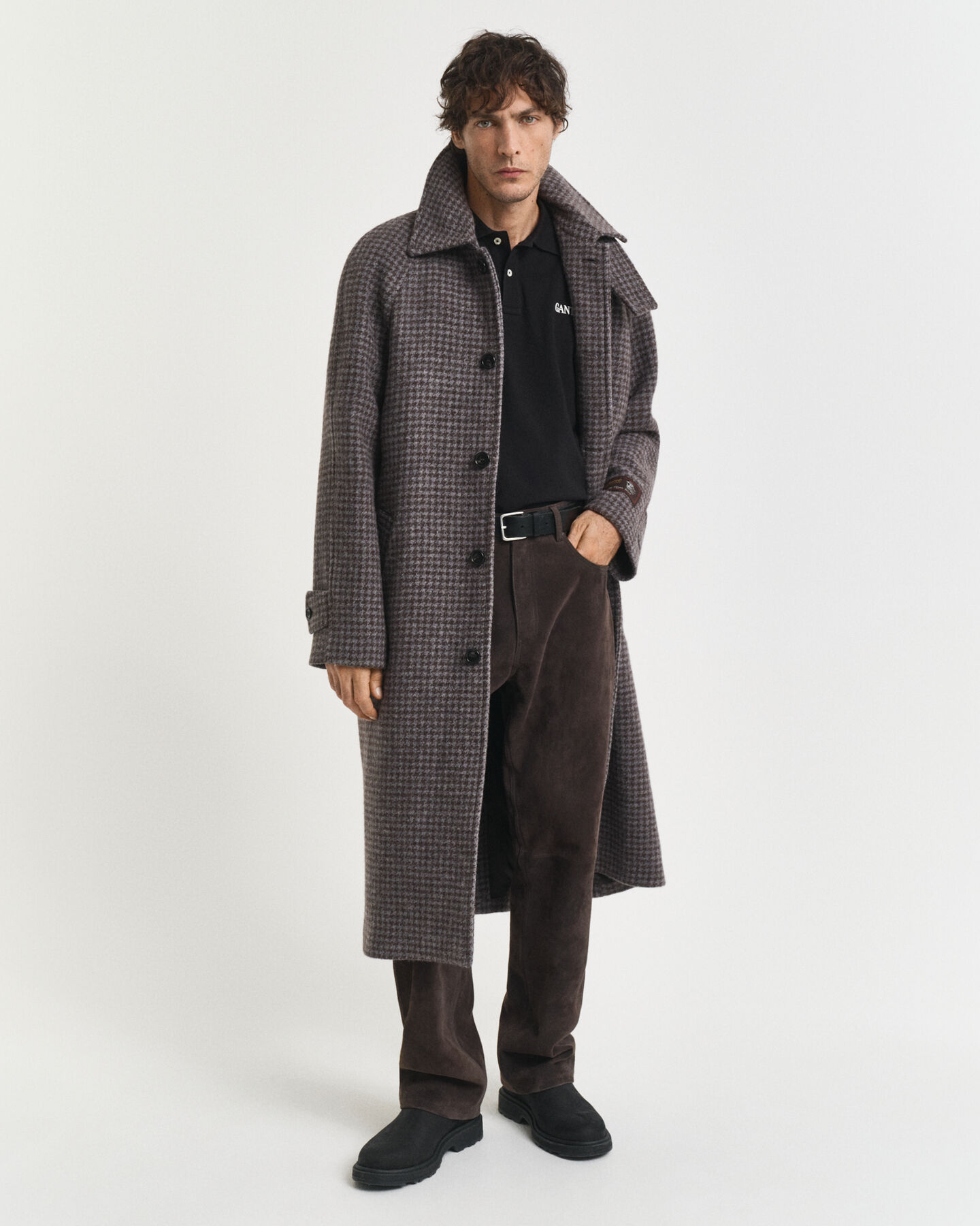 Polo com grafismo pequeno