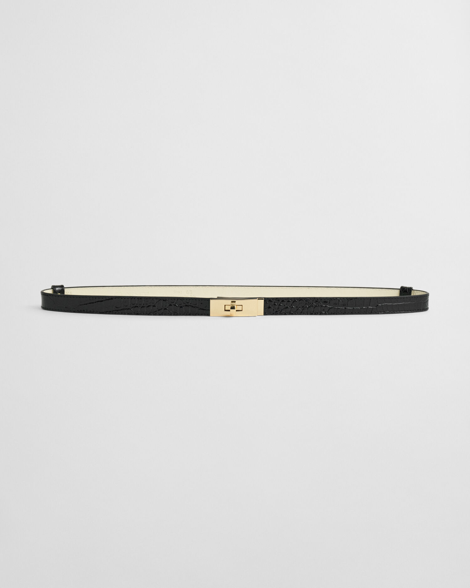 Cinto com efeito pele de crocodilo e fivela de rodar