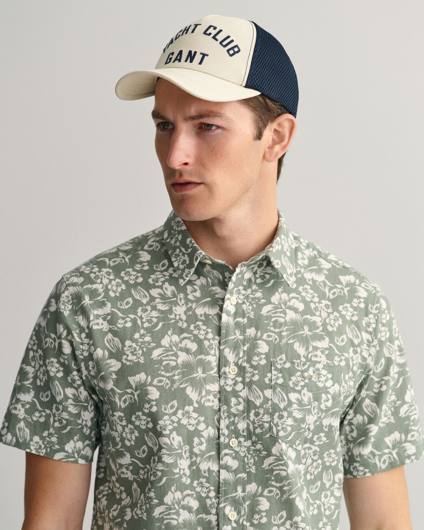 Camisa de manga curta em linho e algod&atilde;o com estampado Floral regular fit