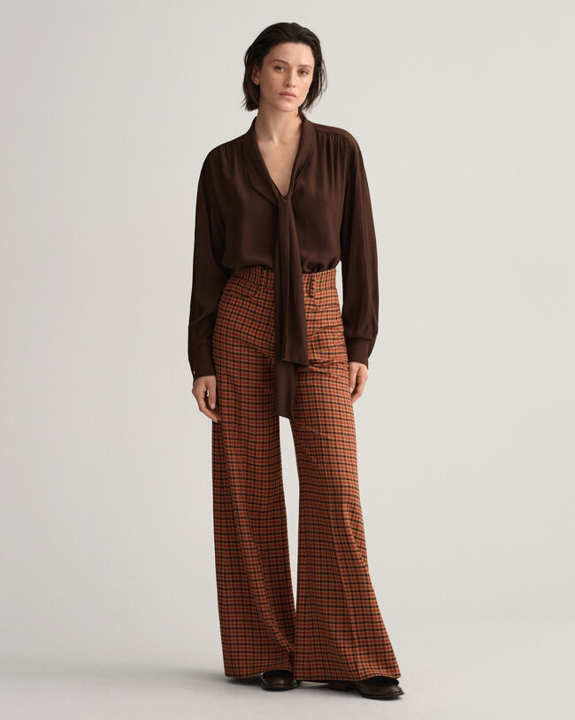 Camisa com la&ccedil;o