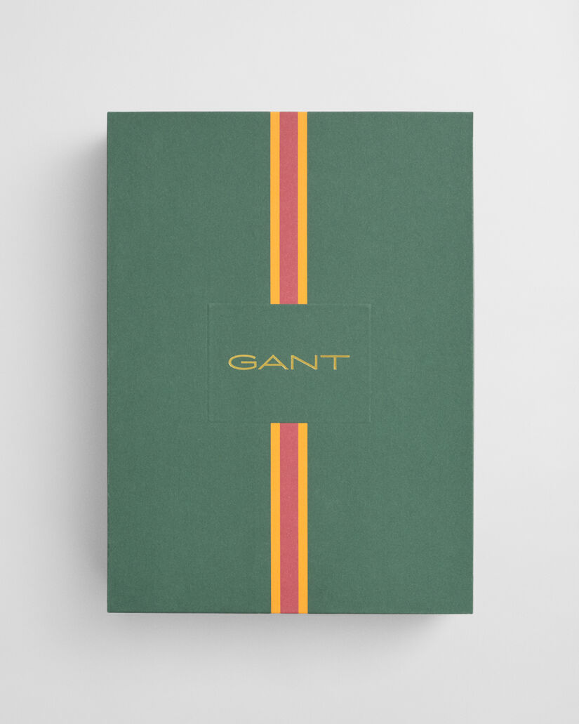 Caixa de presente com pijama com padrão paisley estampado