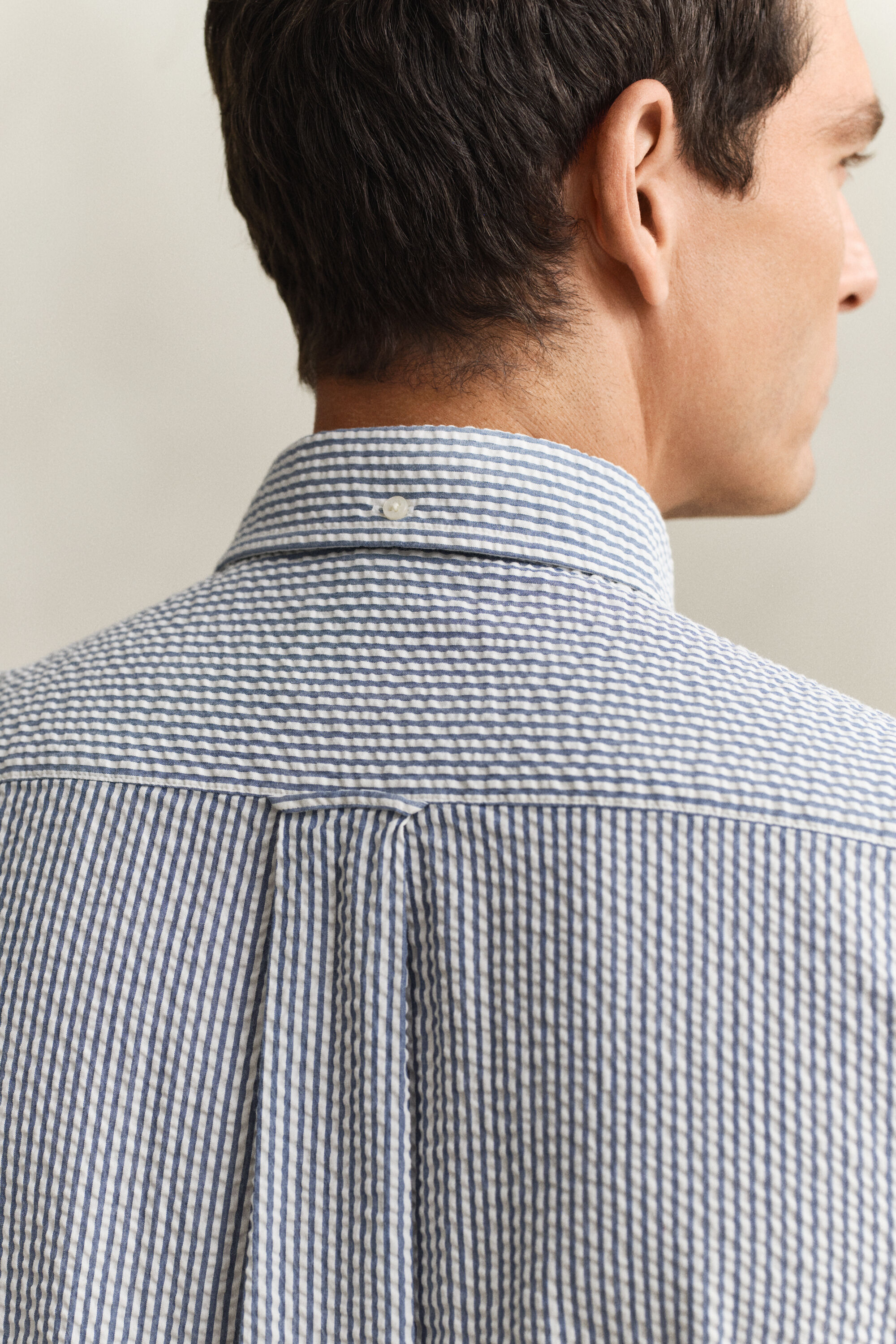 Camisa de manga curta Seersucker às riscas