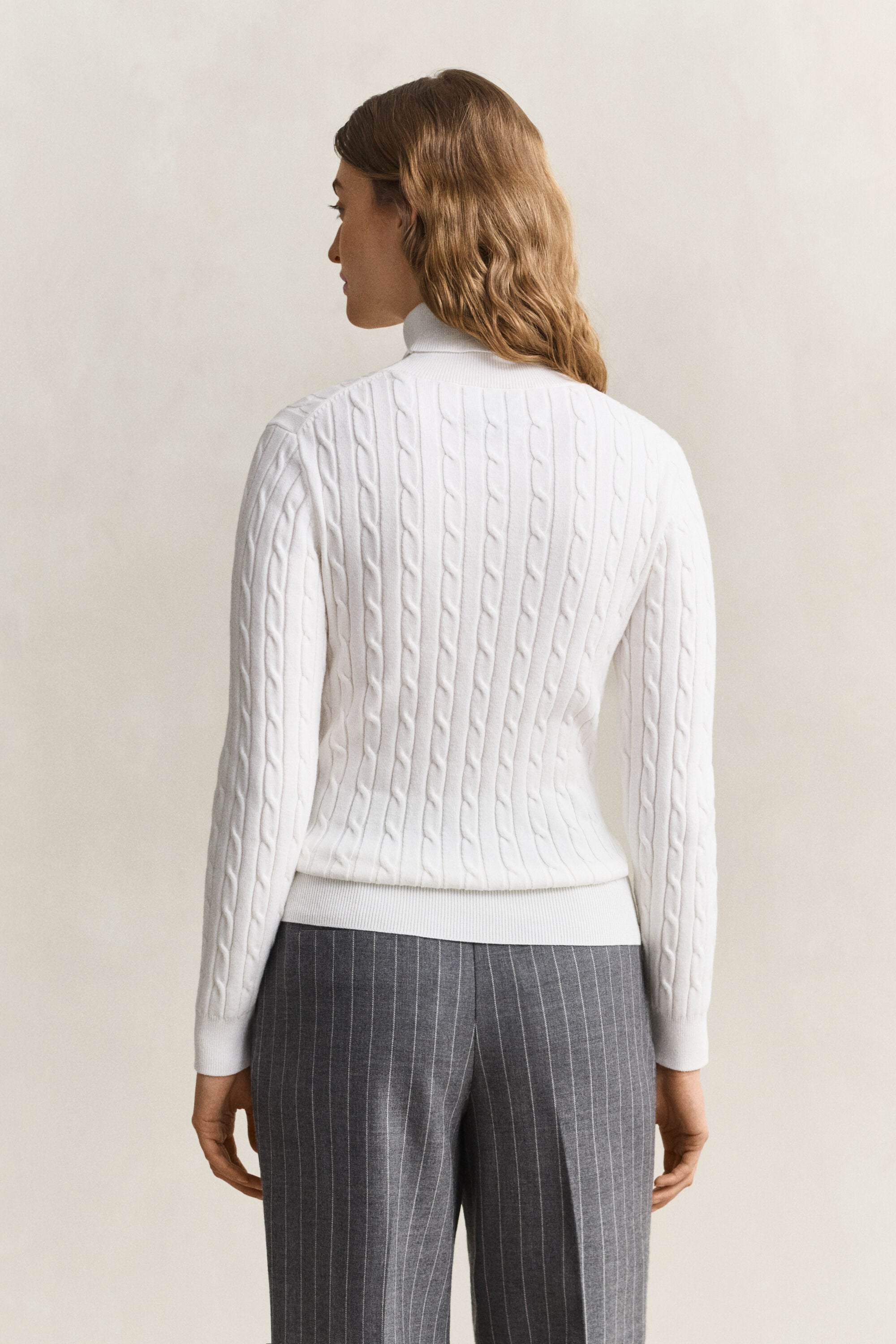 Camisola de gola alta em malha entrançada de algodão com elastano