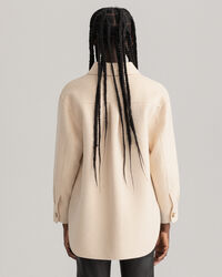 Casaco-camisa cosido &agrave; m&atilde;o