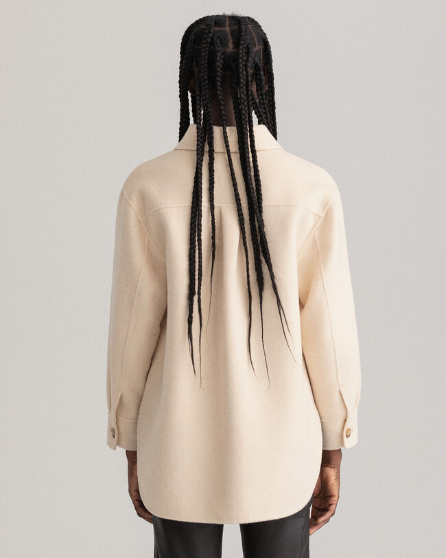 Casaco-camisa cosido &agrave; m&atilde;o