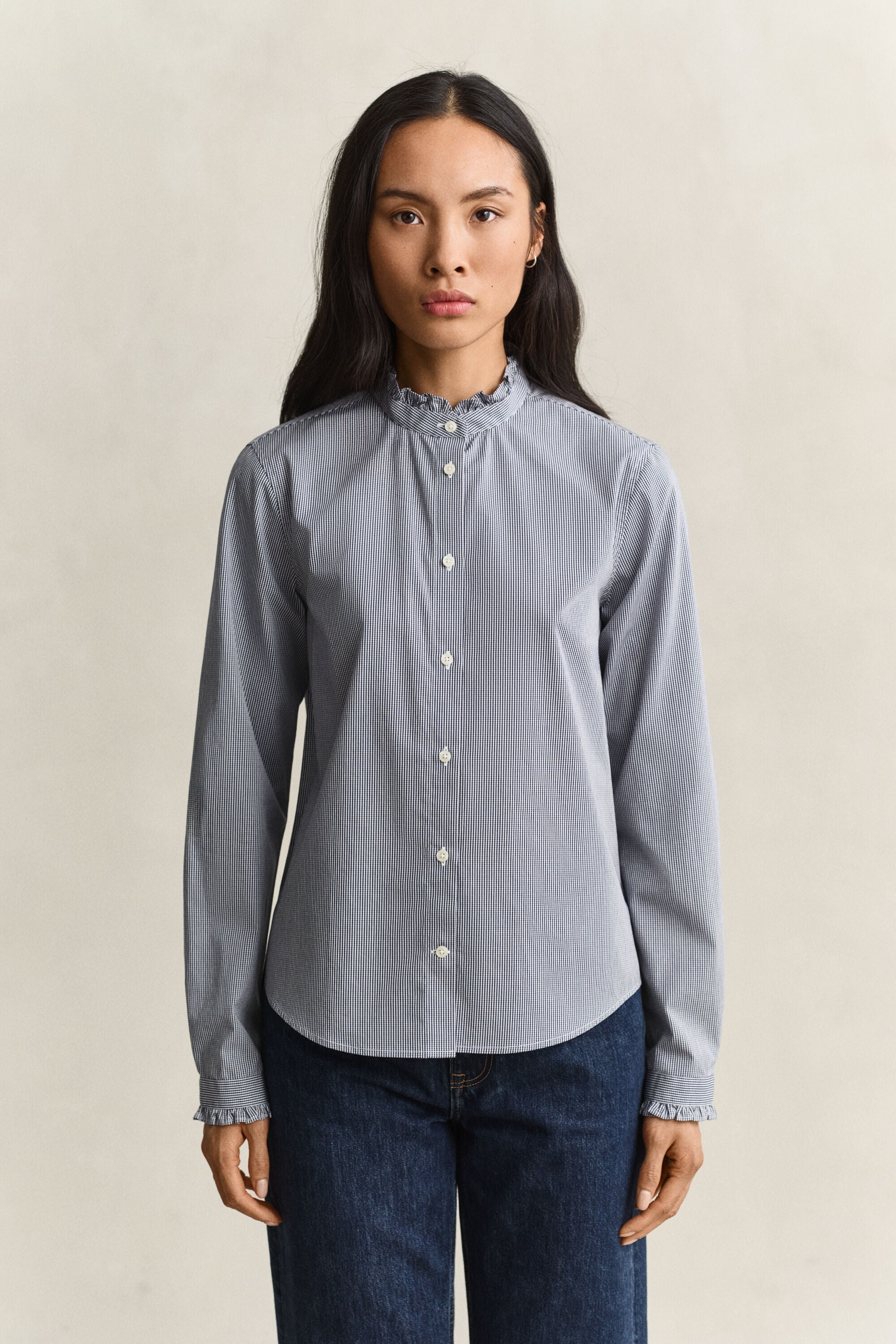 Blusa com colarinho com folhos