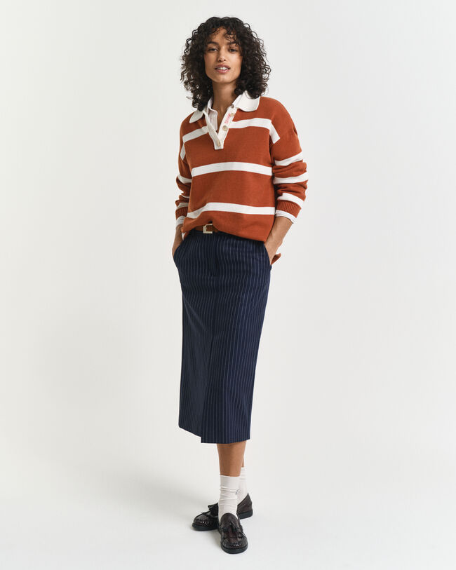 Saia de comprimento médio às riscas