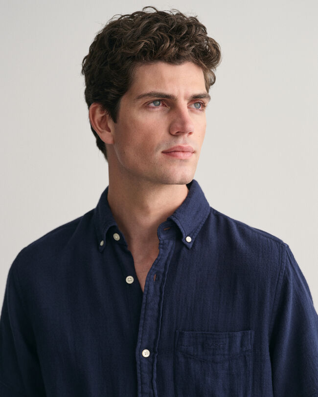 Camisa de manga curta em linho e algodão texturizado regular fit