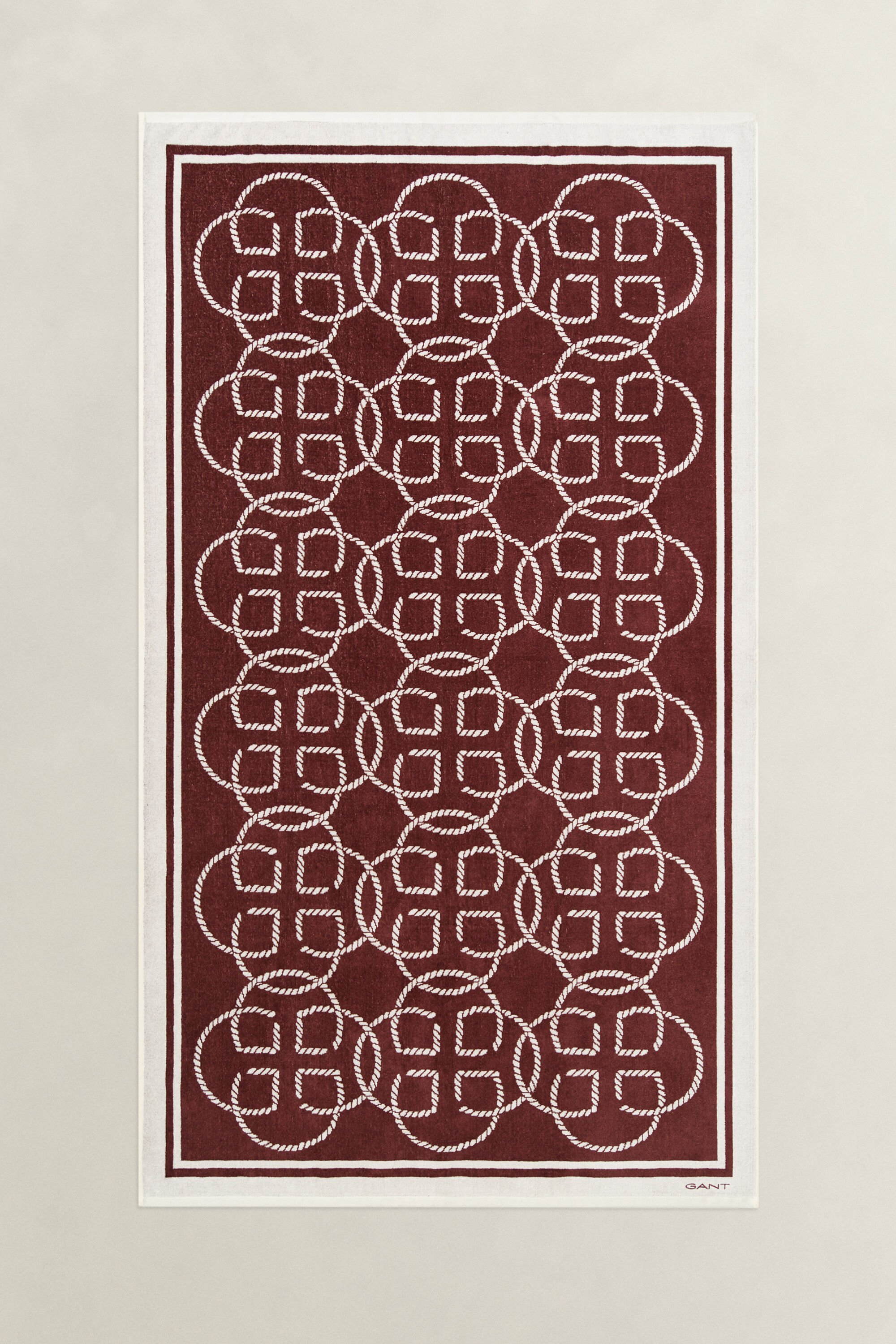 Toalha de praia com estampado Monogram