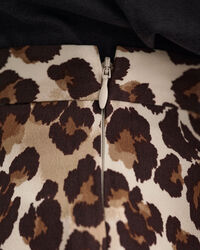 Saia com estampado de leopardo