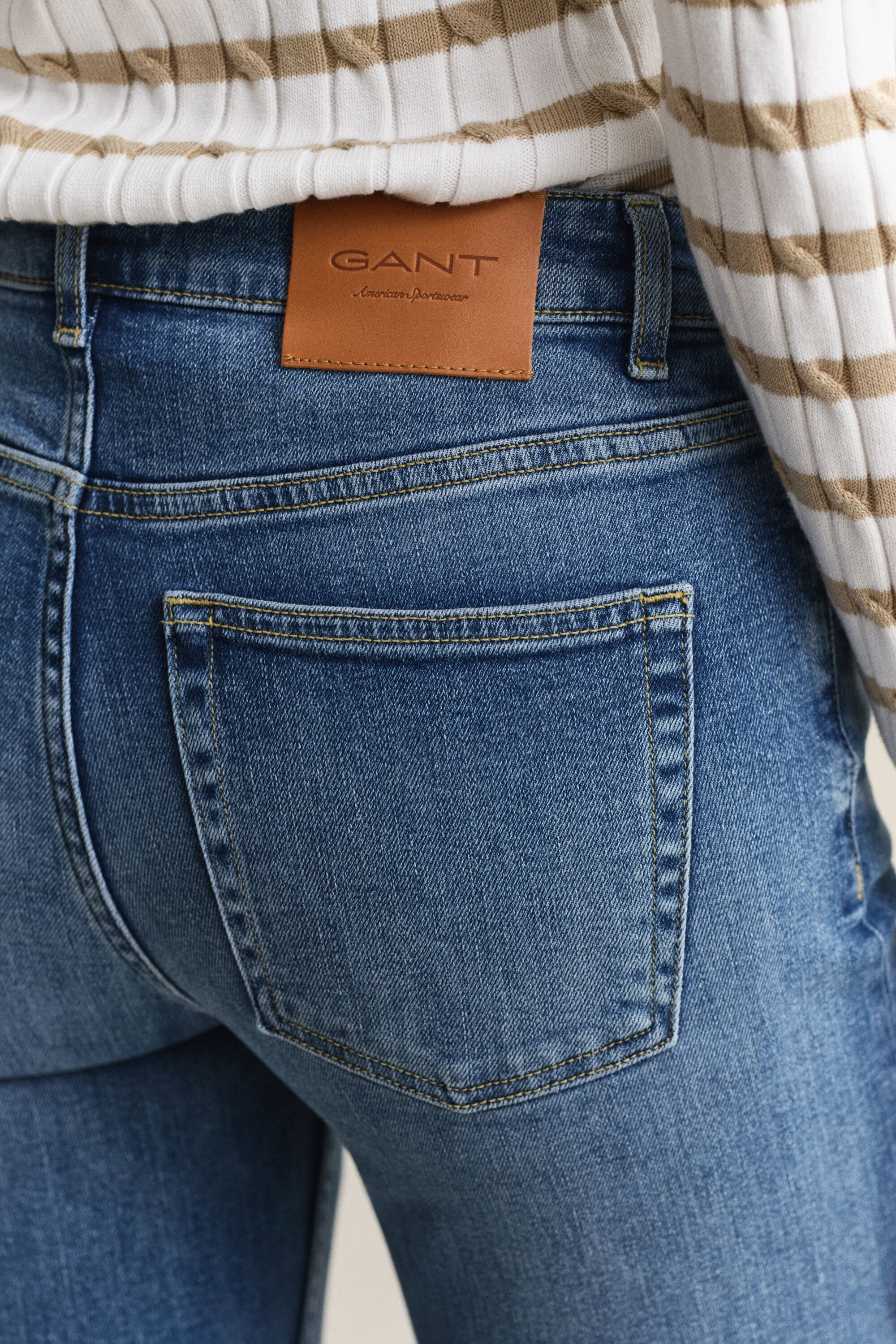 Calças de ganga evasê elásticas